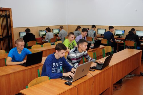 Майбутні програмісти працюють в лабораторії Комп’ютерно-інформаційного центру