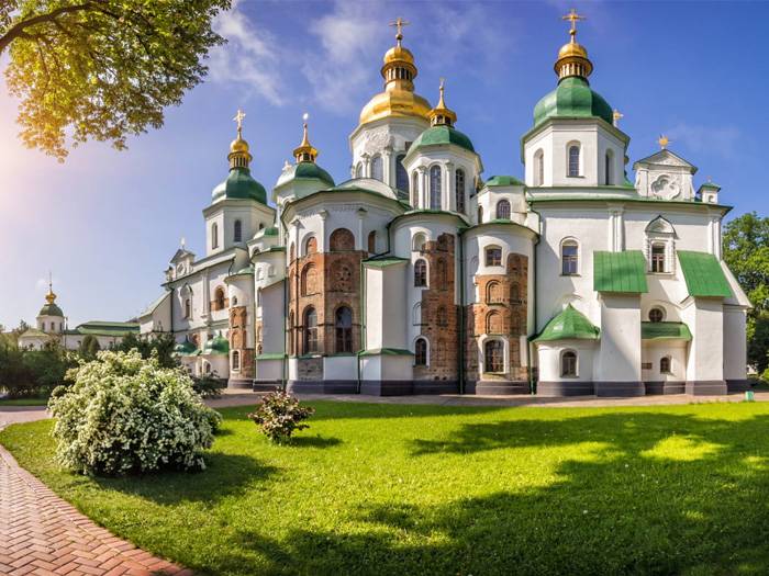 16 квітня 2026 року з нагоди Всесвітнього дня підприємництва відбудеться офіційна церемонія вшанування лауреатів Міжнародної програми «Лідери XXI століття», що має на меті відзначення визначних досягнень у сфері підприємництва та лідерства.